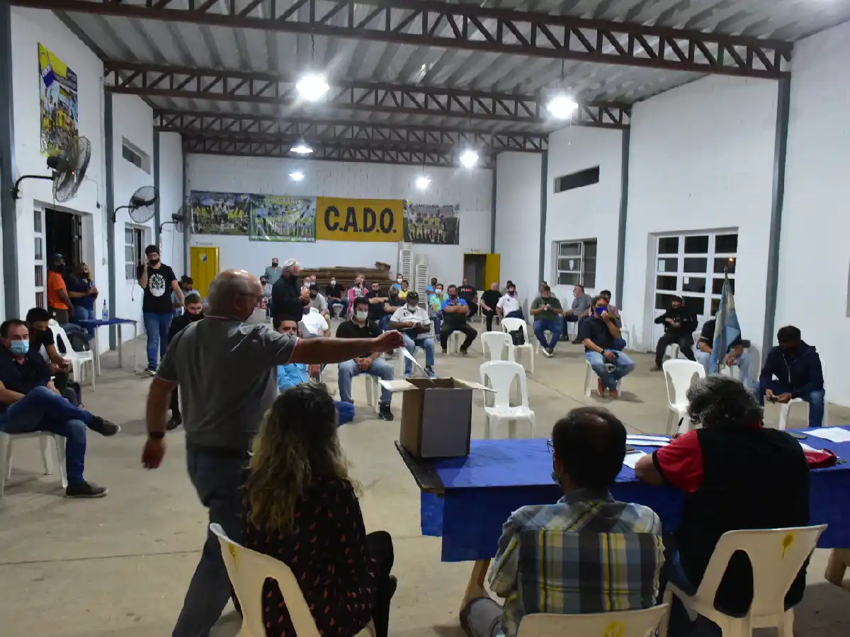 El delgado hilo del bolsillo flaco
