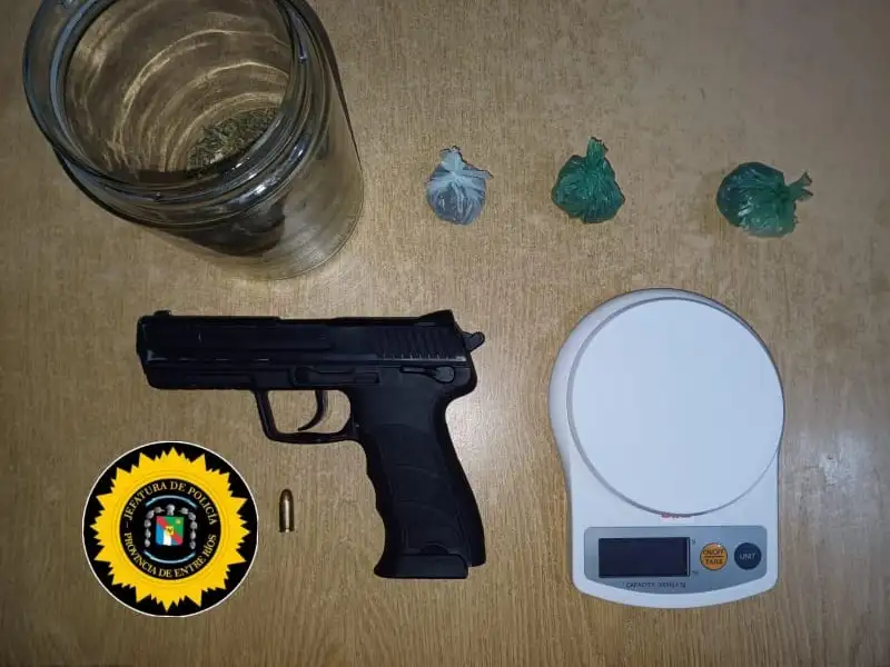 Crespo: allanamientos por investigación judicial dejaron secuestro de droga y una réplica de arma de fuego