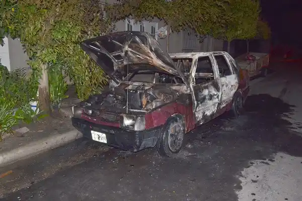 Intencional: Se incendió un automóvil Duna
