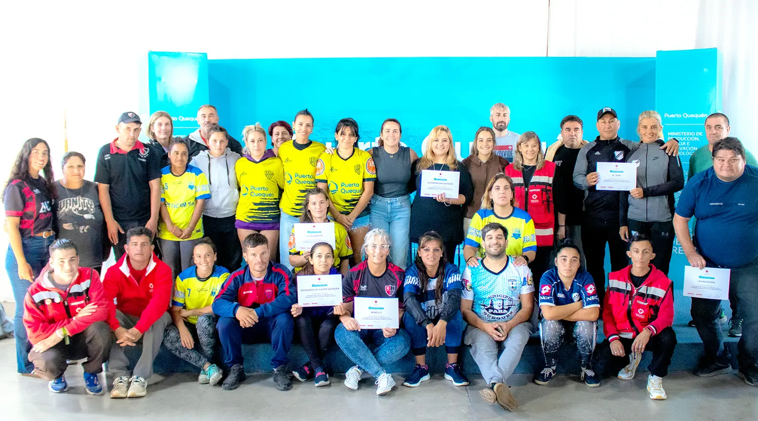 Integrantes. De la LIFA posan junto a la titular del ente portuario, Jimena López