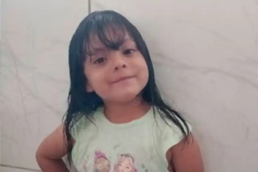 Piden colaboración para encontrar a una nena que fue sacada de la provincia por su madre sin autorización paterna