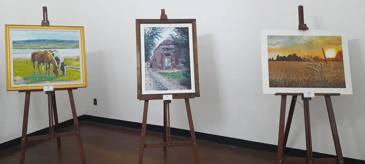 Se inauguró la primera exposición de dibujos y pinturas “Formas y colores de lo nuestro”