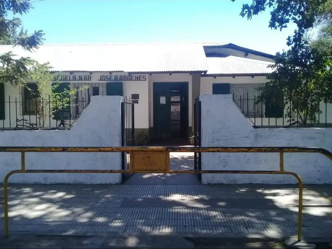 Escuela 68 "Broches"