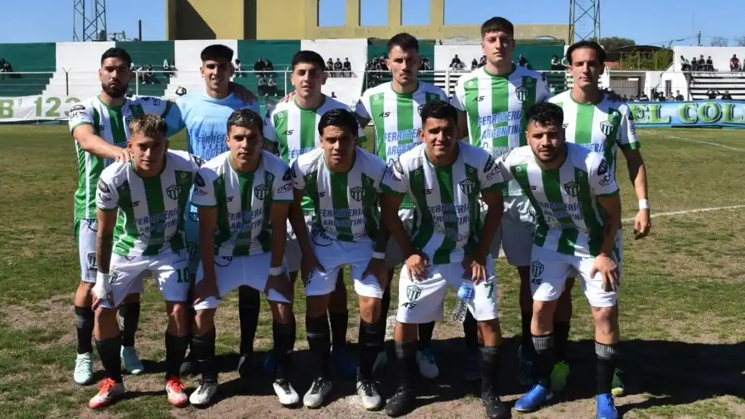 Germinal, con el tandilense Enzo Galabert (cuarto en la fila inferior), perdió en San Luis.