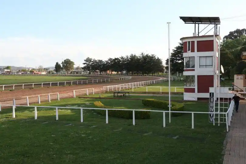 La nueva comisión directiva del  Hípico tomó las riendas para administrar el Hipódromo 
