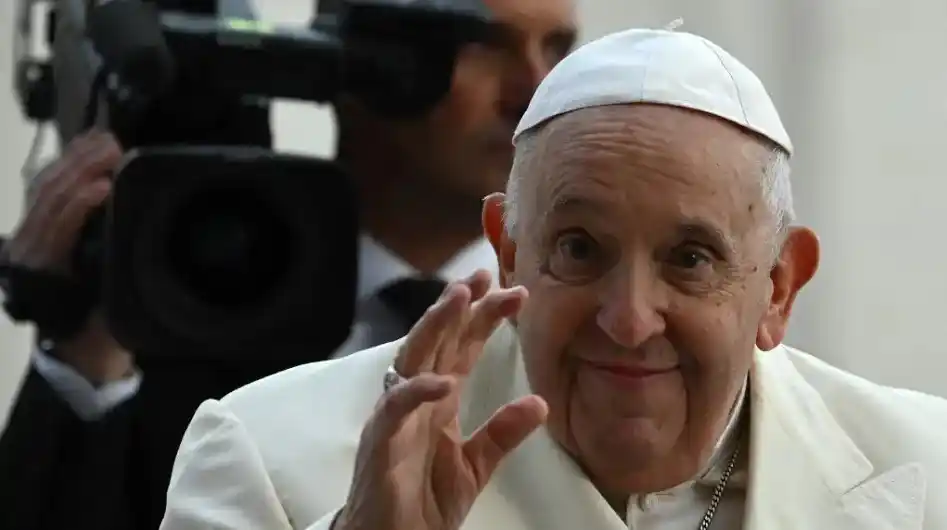El papa Francisco se someterá hoy a una nueva operación en el abdomen