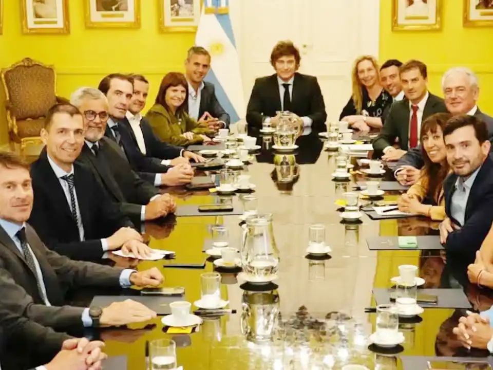 Radicales disidentes buscan acuerdos con Milei en Casa Rosada