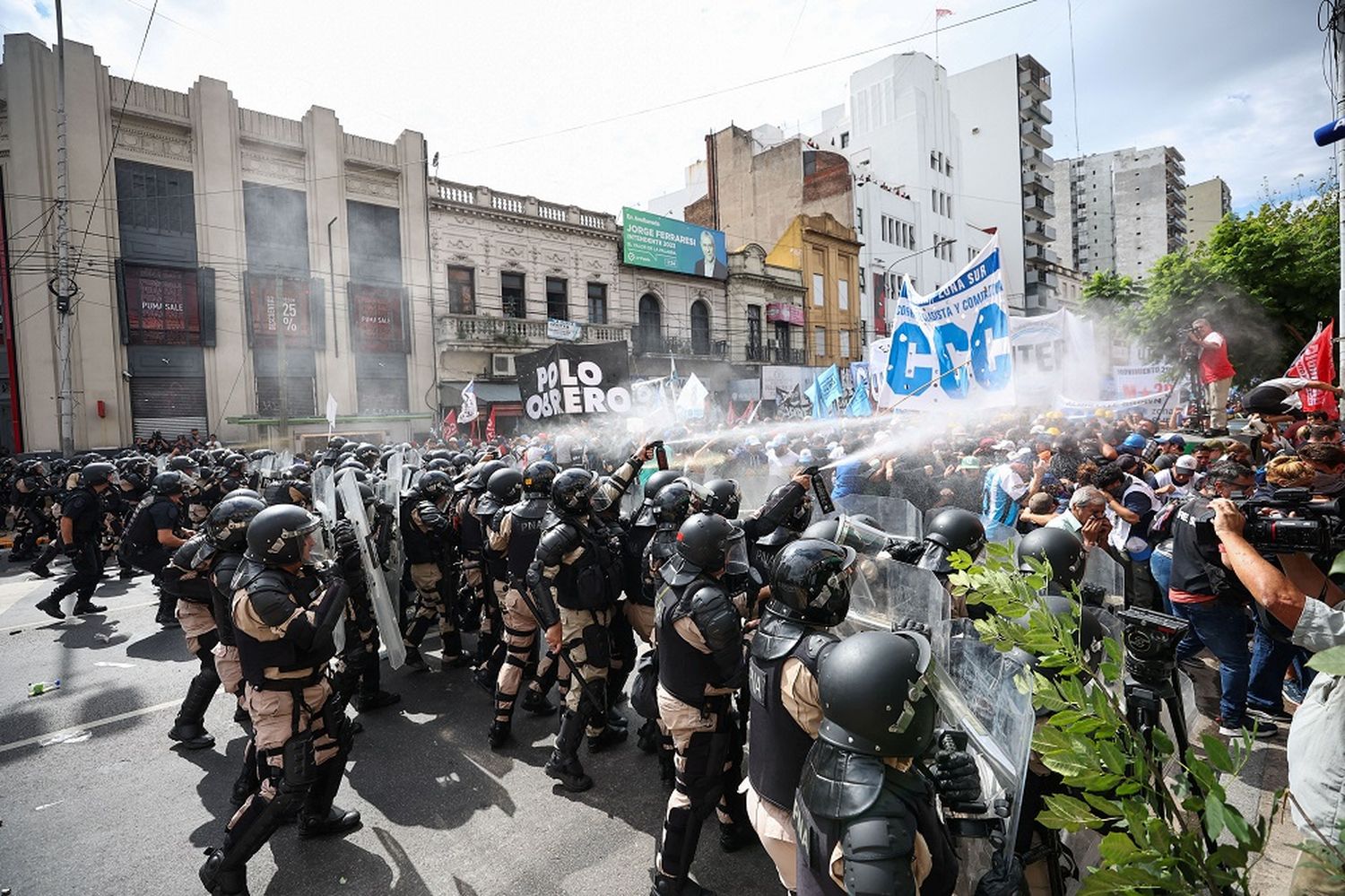 Hubo incidentes en algunas de las marchas convocadas por las organizaciones sociales.