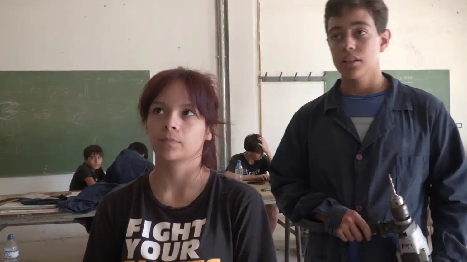 Alumnos reacondicionan su propio mobiliario en la Técnica 2