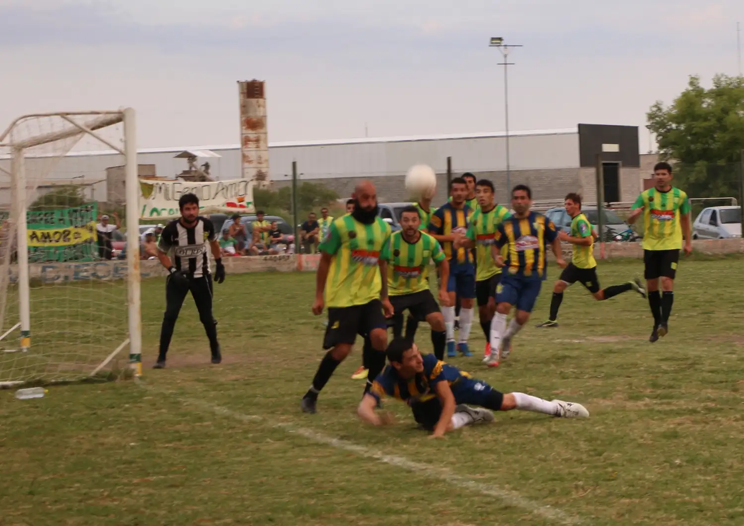 Juventud Urdinarrain frenó a Sarmiento y lo goleó 3-0