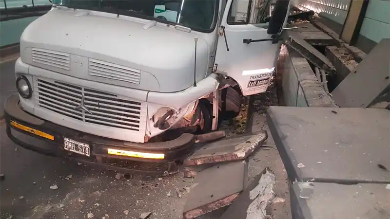 Se conocieron imágenes del momento del accidente en el túnel subfluvial