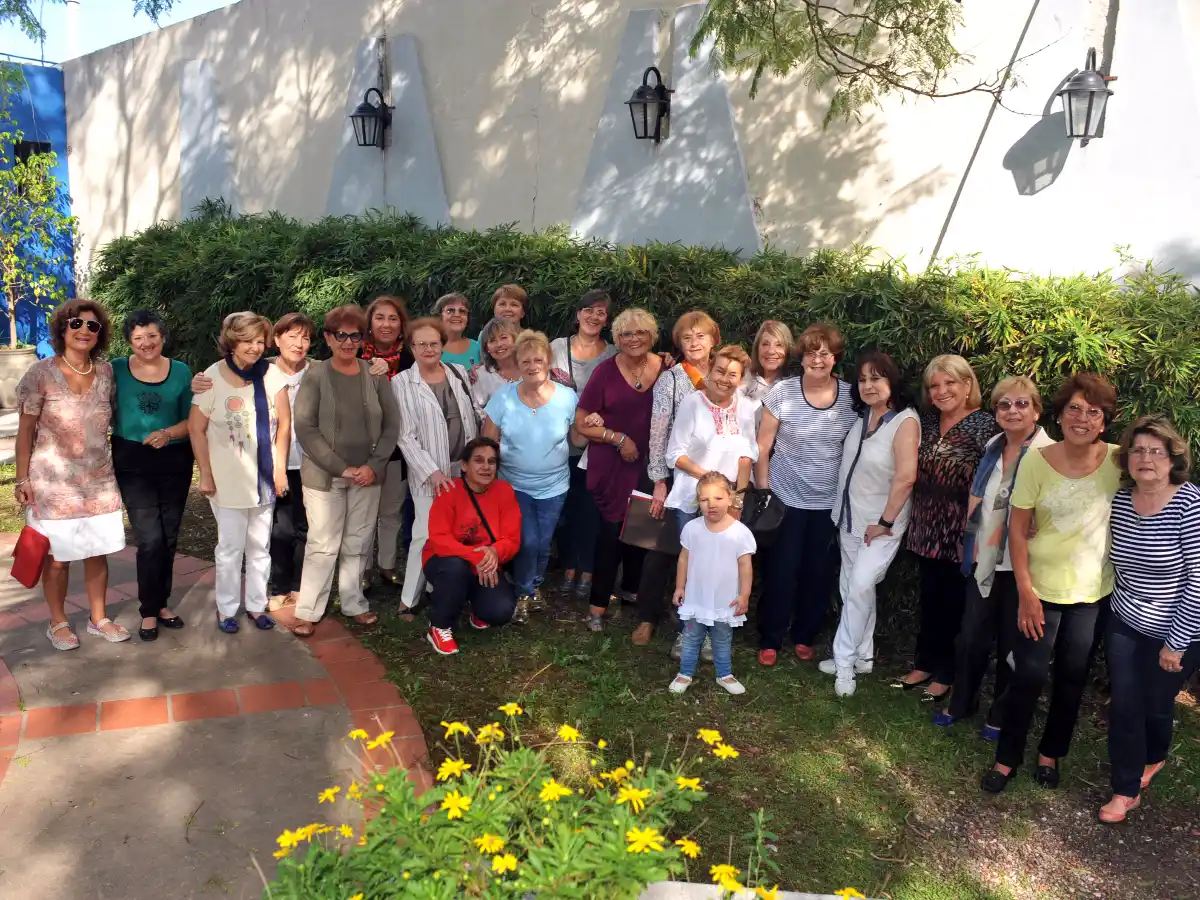 “Siempre les decimos a los chicos que no deben  olvidarse de ir a dormir abrazados a un cuento”   