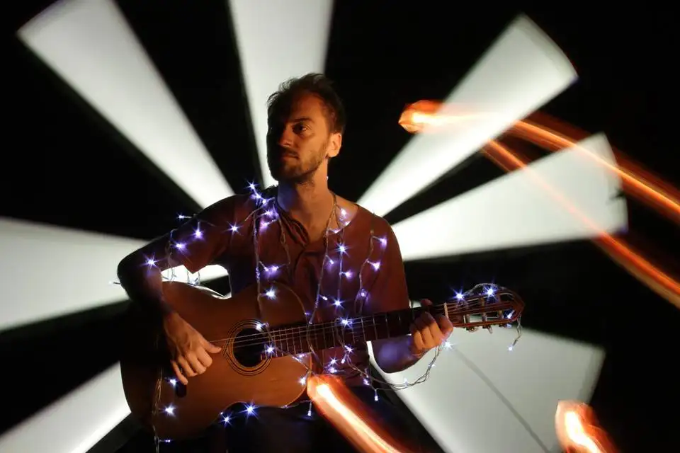 Tomás Boasso, presenta su primer disco Vitrales en Plataforma Lavardén