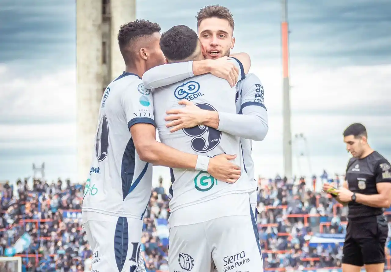 Alvarado viajó para asegurar la permanencia