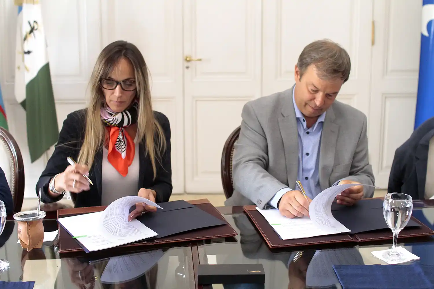 Almirante Brown: Municipio selló convenios con Aysa para potenciar obras de agua potable y cloacas