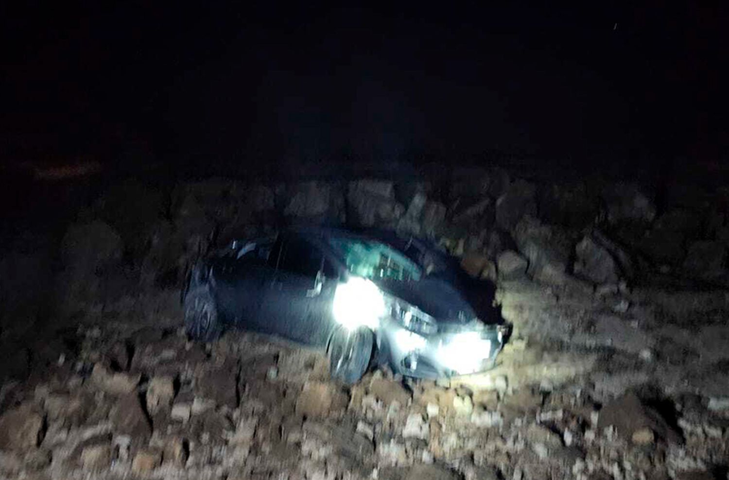 Se despistó, cayó por un barranco y murió