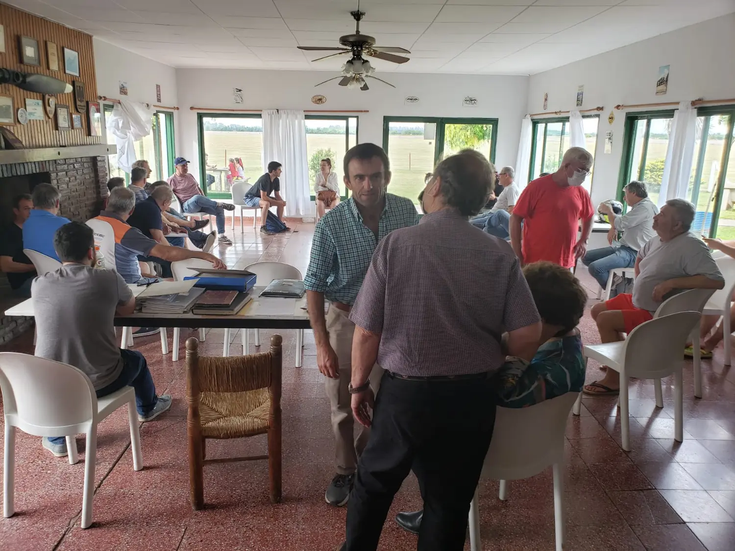 Desalojo del Aeroclub: en la reunión, los socios convocaron a una nueva asamblea para el 29 de noviembre