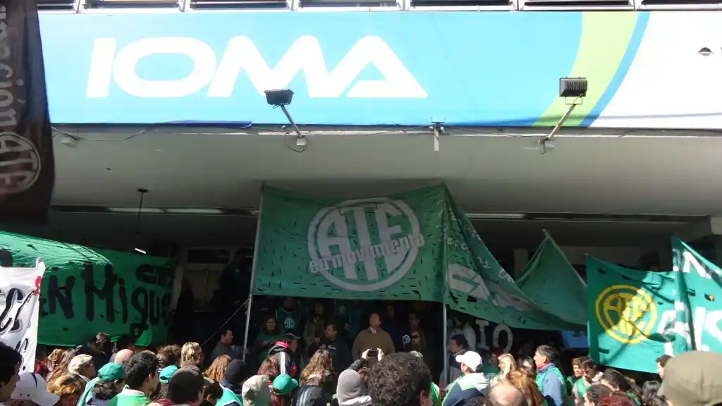 Paro de gremios estatales nucleados en ATE y marcha a IOMA
