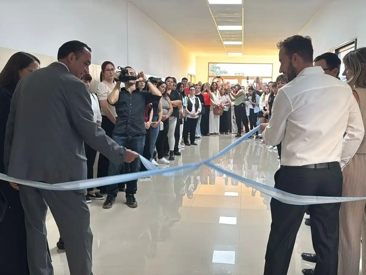 La inauguración contó con la presencia de docentes y autoridades. Foto: La Opinión.