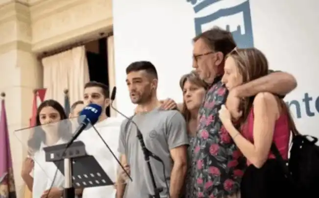 La familia de Emmanuel Soria fue recibida por las autoridades malagueñas.