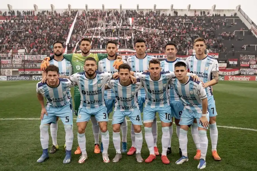 Chacarita venció por 3-1 a "La Crema"