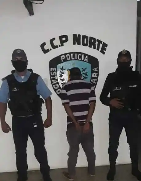 ¡DEPRAVADO! Mostraba partes íntimas a niña