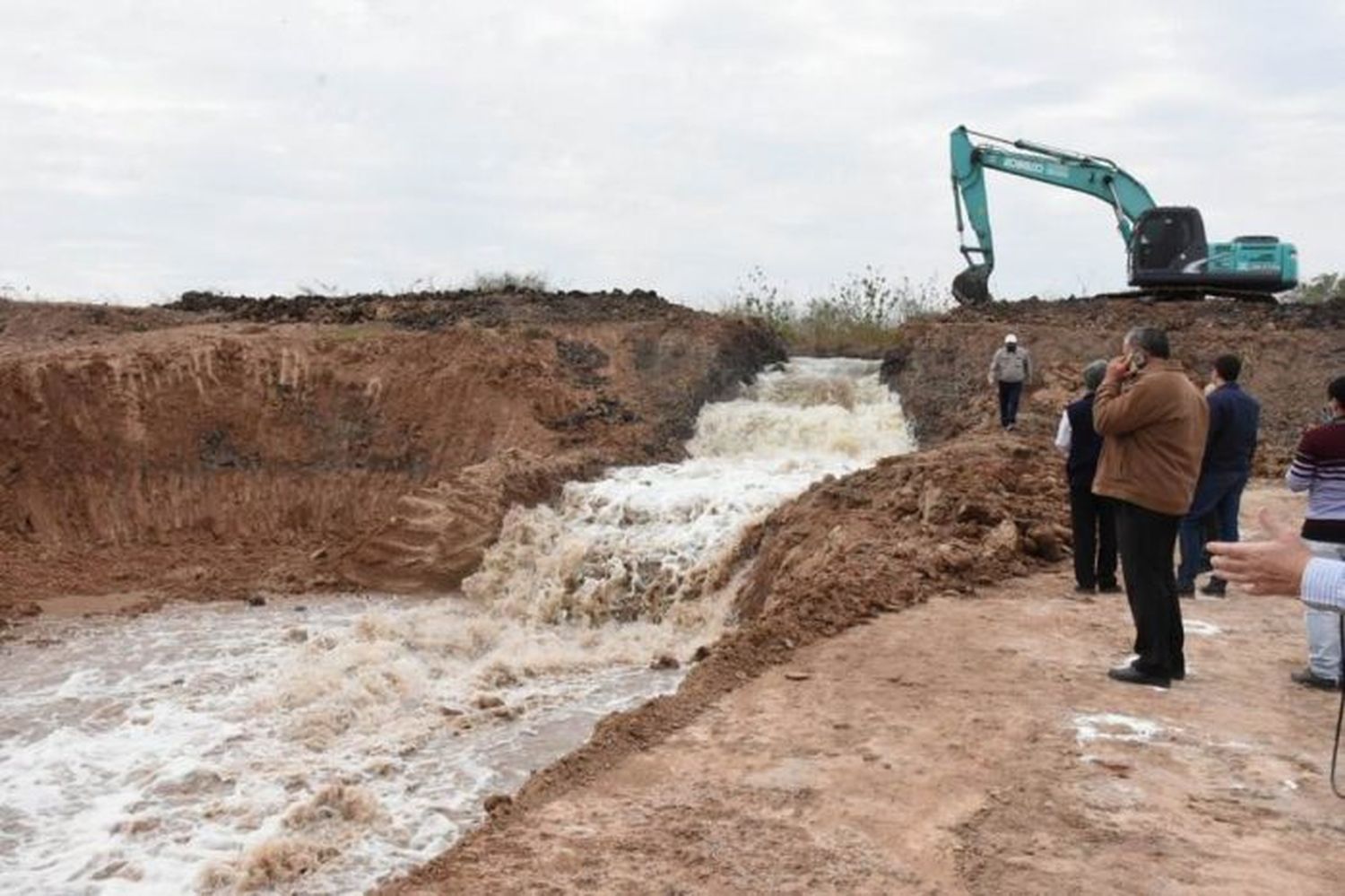 La red de canales permite la llegada del caudal de agua a localidades del interior