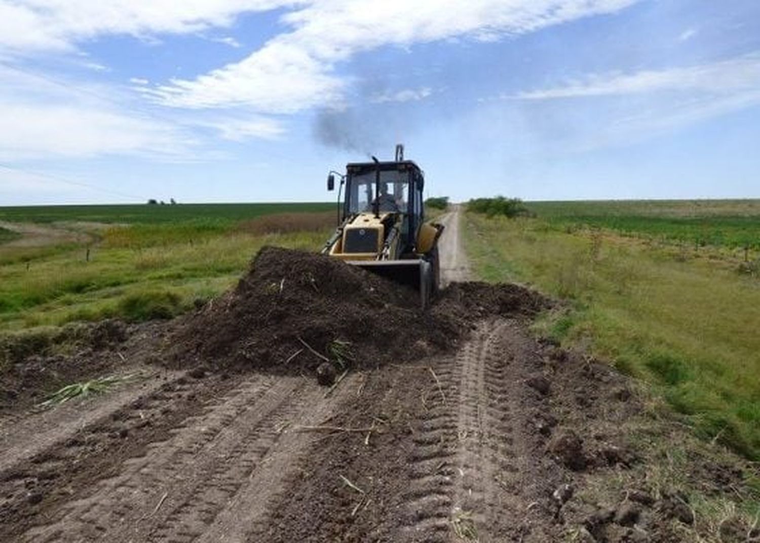 Continúan las tareas de mantenimiento y conservación de caminos rurales