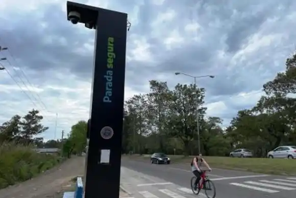 "Paradas seguras": Rosario instalará 50 tótems de seguridad