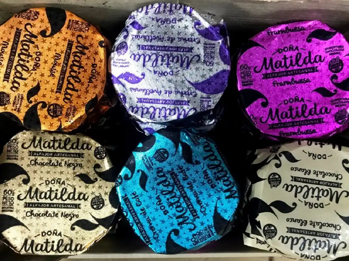 La ANMAT prohibió la venta de una marca de alfajores y productos odontológicos