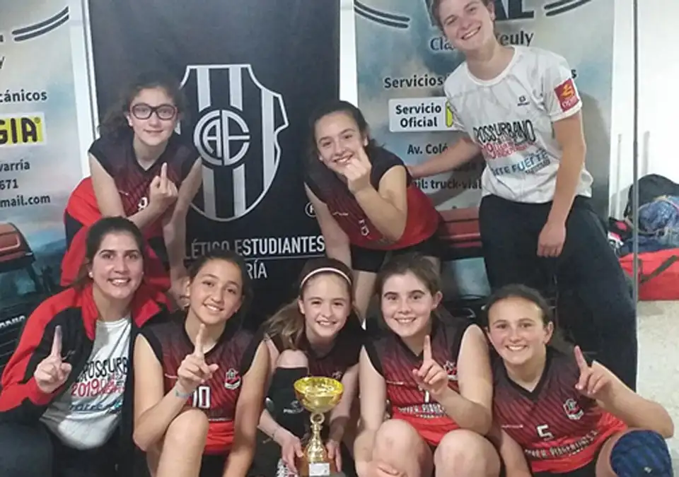 El voley de Independiente resultó campeón en Olavarría