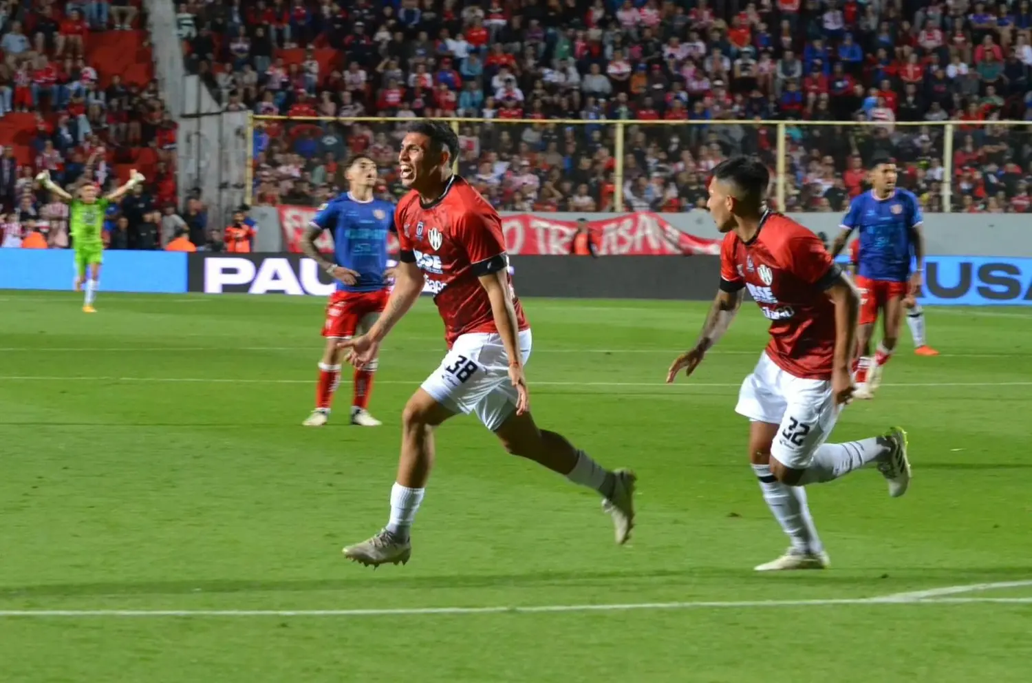 Palavecino convirtió su primer gol como profesional ante Unión de Santa Fe.