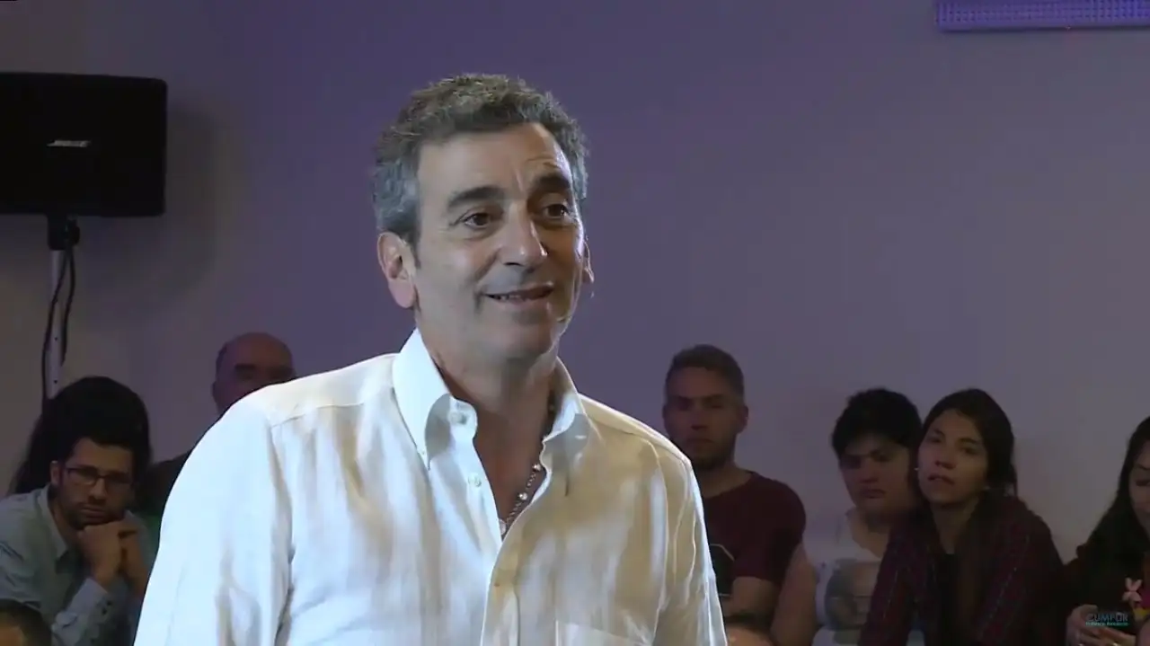Randazzo encabezó un acto en la ciudad y apuntó al cierre de comercios