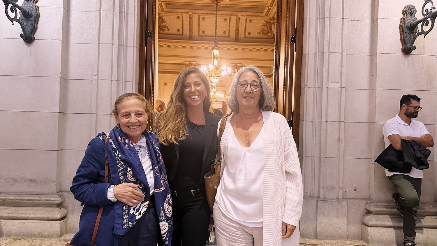 Galnares junto a Alba Perillo y María Rut Bruera de Covernton