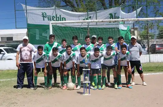 Pueblo Nuevo se coronó campeón en 2002