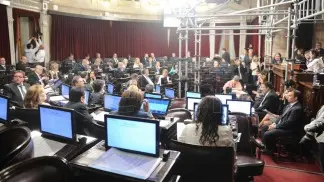 El Senado convirtió en ley la Emergencia Social