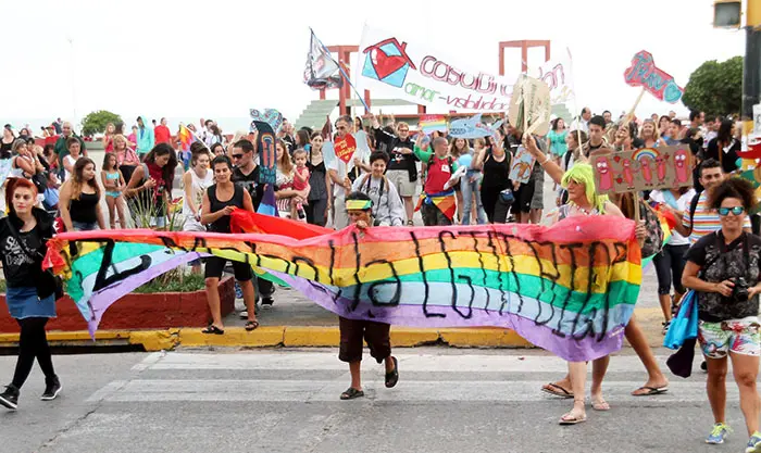 Promocionaron la marcha del orgullo en la feria de artesanos