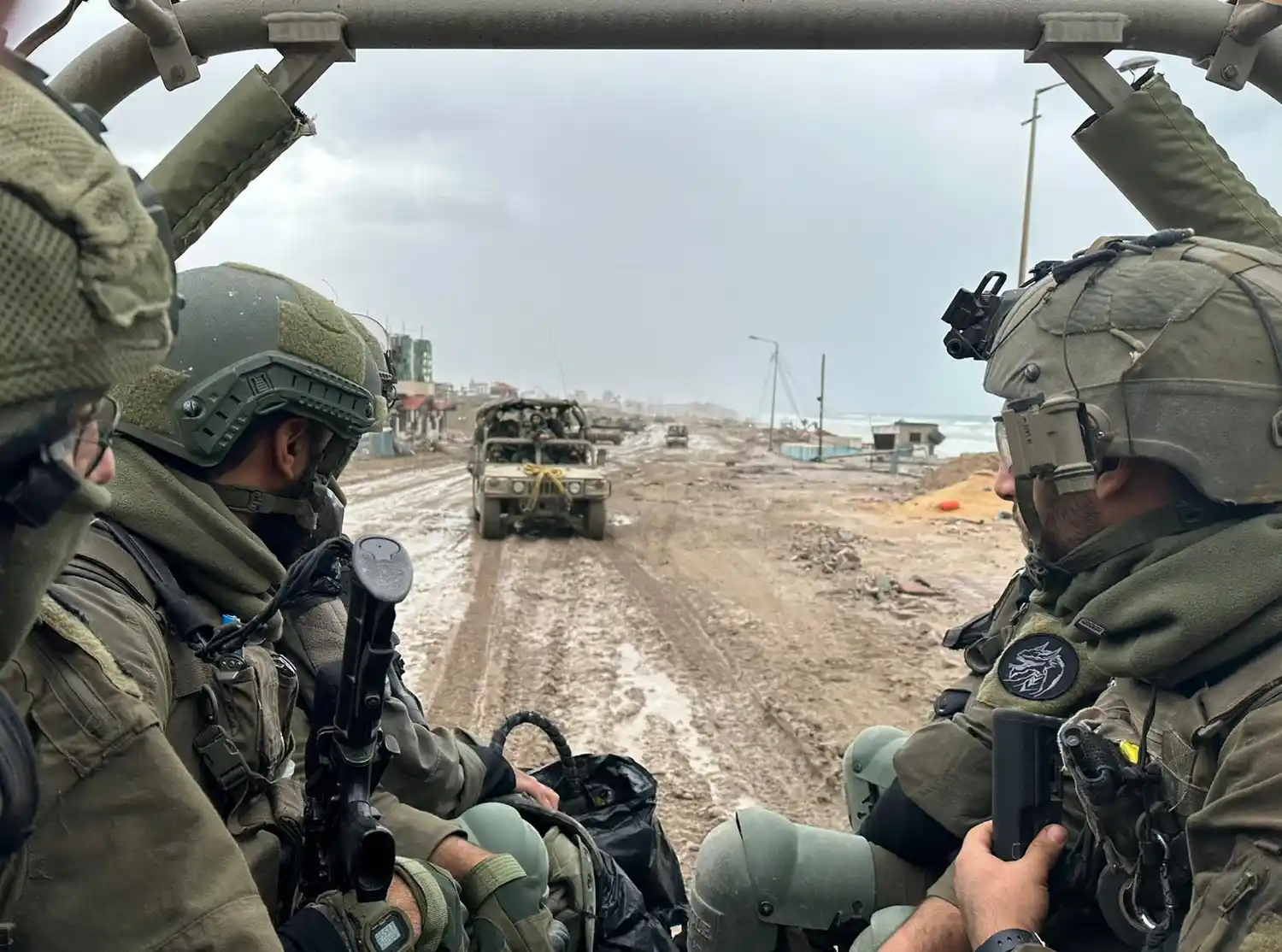 Soldados israelíes operan en la Franja de Gaza, después de que expirara una tregua temporal.