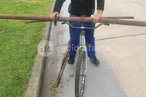 Con las manos en la masa: lo vieron robando desde una casa desocupada