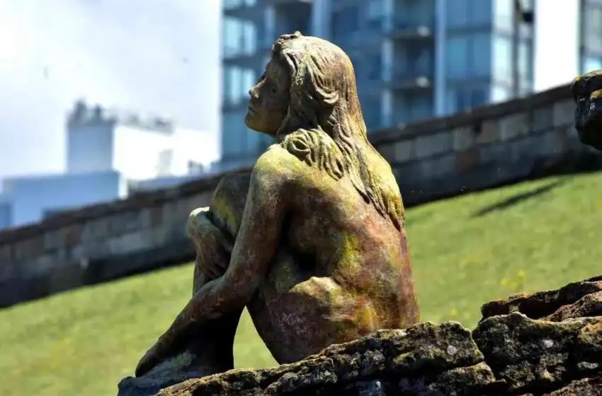 Misterio frente al mar: "La idea es que la escultura siga en ese lugar y poder formalizar el emplazamiento"