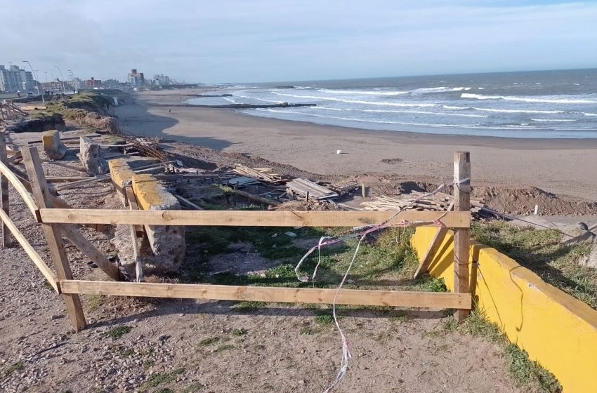 Aclaran que la "destrucción del acantilado" es para hacer "baños públicos y una bajada para discapacitados"