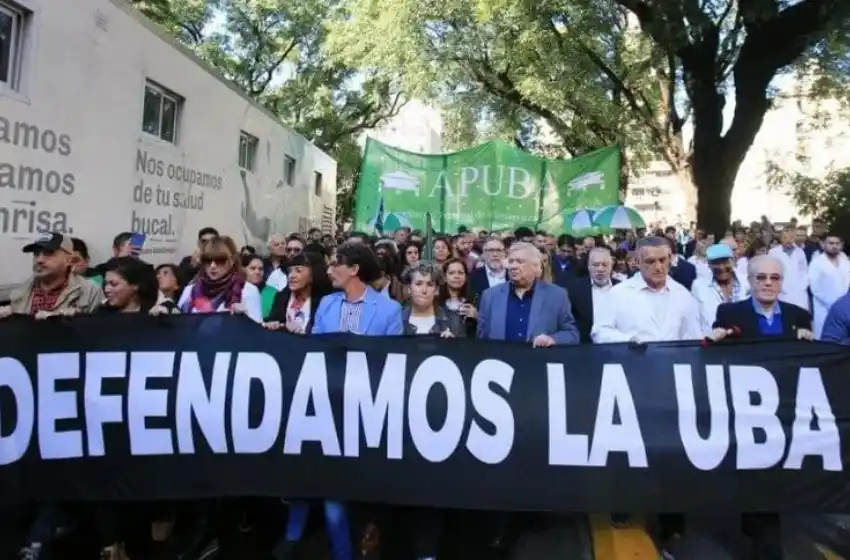 Una multitud marchó en defensa de la educación pública en Buenos Aires