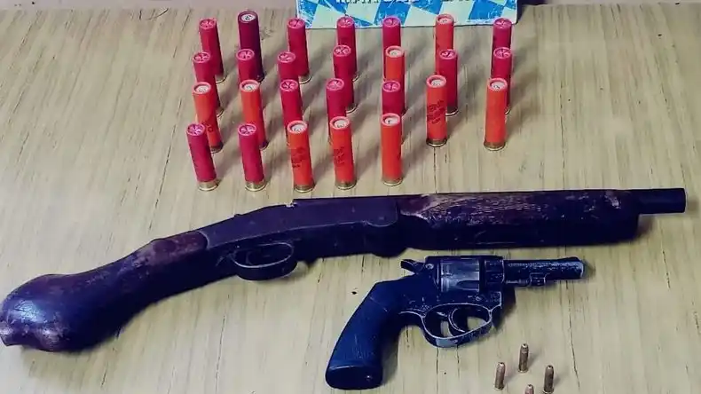 Discutió con el vecino y le  disparó con un pistolón