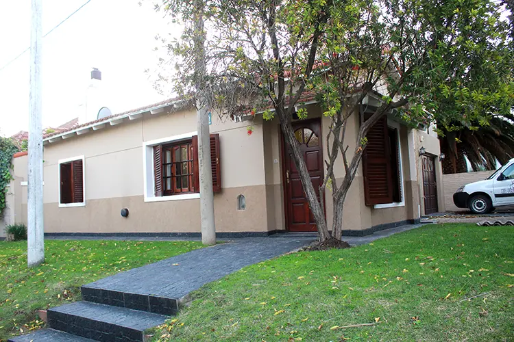 Se mudó hace una semana y ladrones entraron a su casa