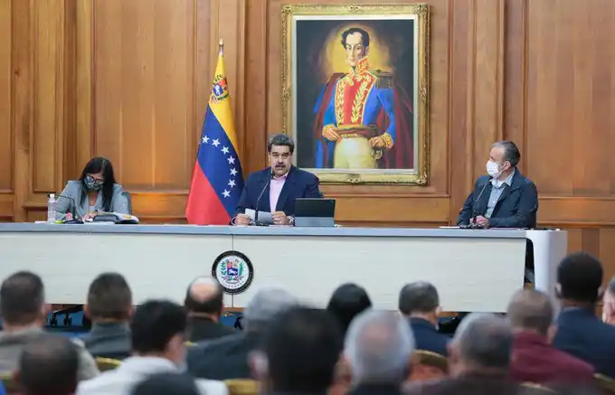 Maduro admite fracaso del chavismo: “Quebraron las empresas, necesitamos años de recuperación”
