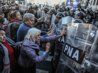 Marcha de jubilados en Buenos Aires: siete detenidos tras enfrentamientos con la Policía