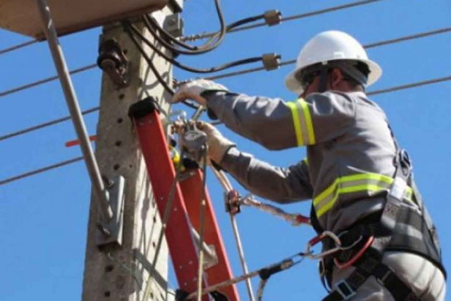 Sin tensión desde ENERSA, se produjo un corte de energía que afecto a la ciudad