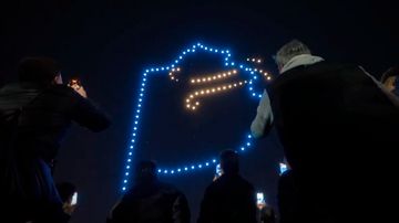 Nuevos Aires iluminó el cielo con drones el mismo día que el Gobierno anunció su desregulación
