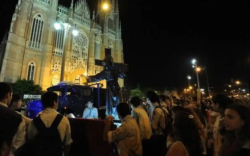 La Plata vive el Viernes Santo con el tradicional Vía Crucis por la Paz y una convocatoria abierta a toda la comunidad