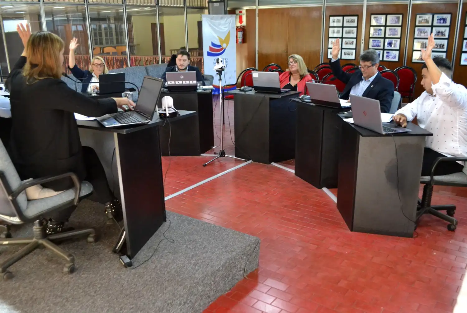 El momento donde el oficialismo se impone por cuatro votos contra dos.